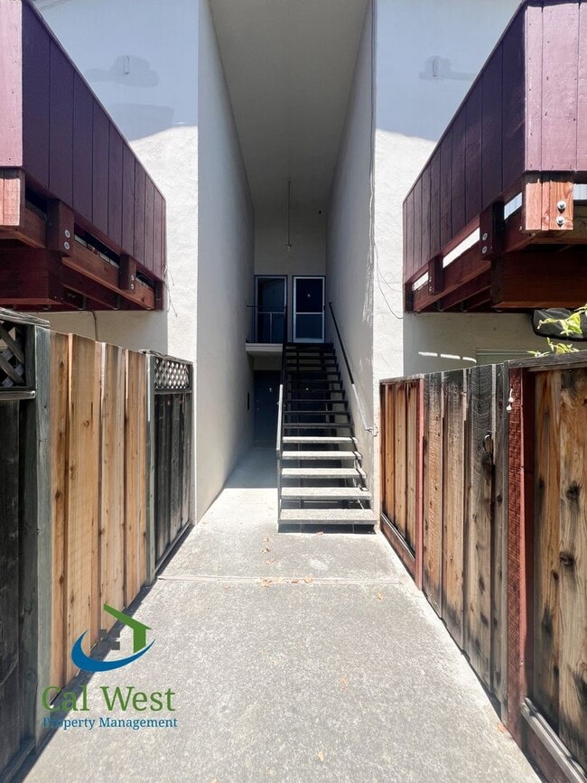 Building Photo - $2895 -  Downstairs 2 Bed 1.5 Bath-Updated Kitchen near Westgate Center