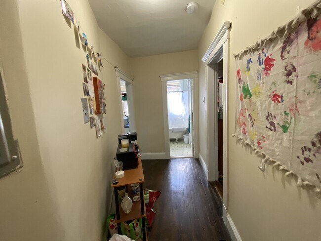 Building Photo - 61 Park Dr