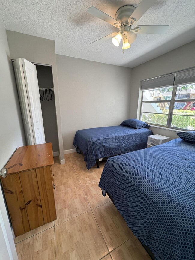 Building Photo - 102 Stratford H