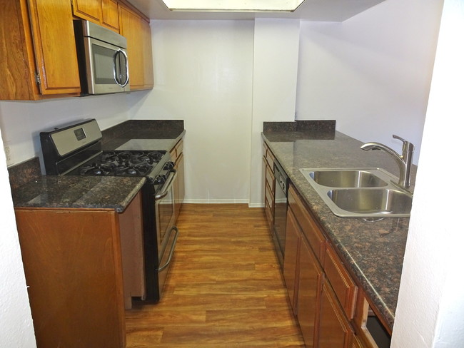 Building Photo - 5250 Colodny Dr