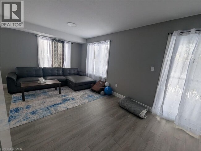 Building Photo - 2 Romeo St N