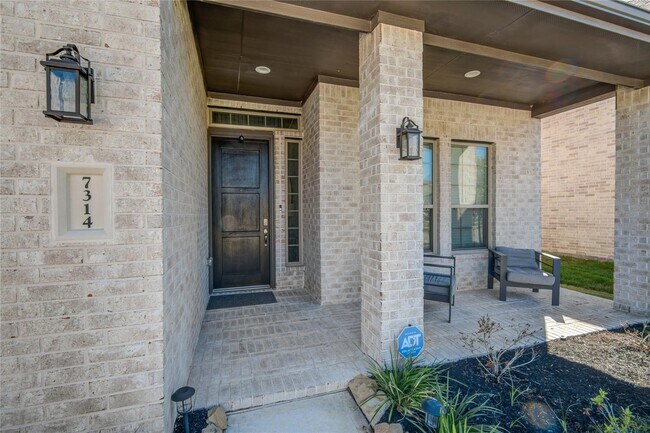 Foto del edificio - 7314 Kingbird Cv Ct