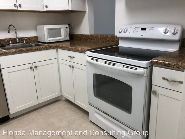 Foto del edificio - 1 br, 1.5 bath House - 4374 NW 9 Ave # 18-2C