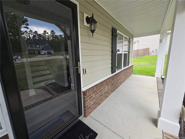 Foto del edificio - 102 Whistling Pine Dr