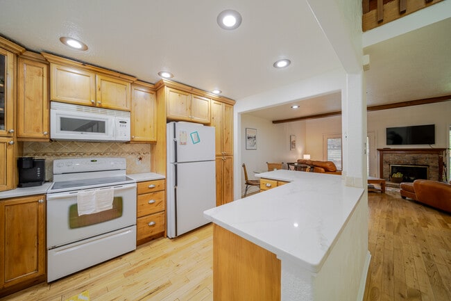 Foto del edificio - 3124 S Falling Brook Ln