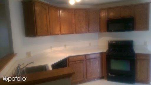 Building Photo - 302 Lawnview Way