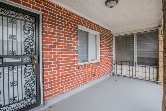 Foto del edificio - Lovely 2 BR/1 BA Townhome in River Terrace!