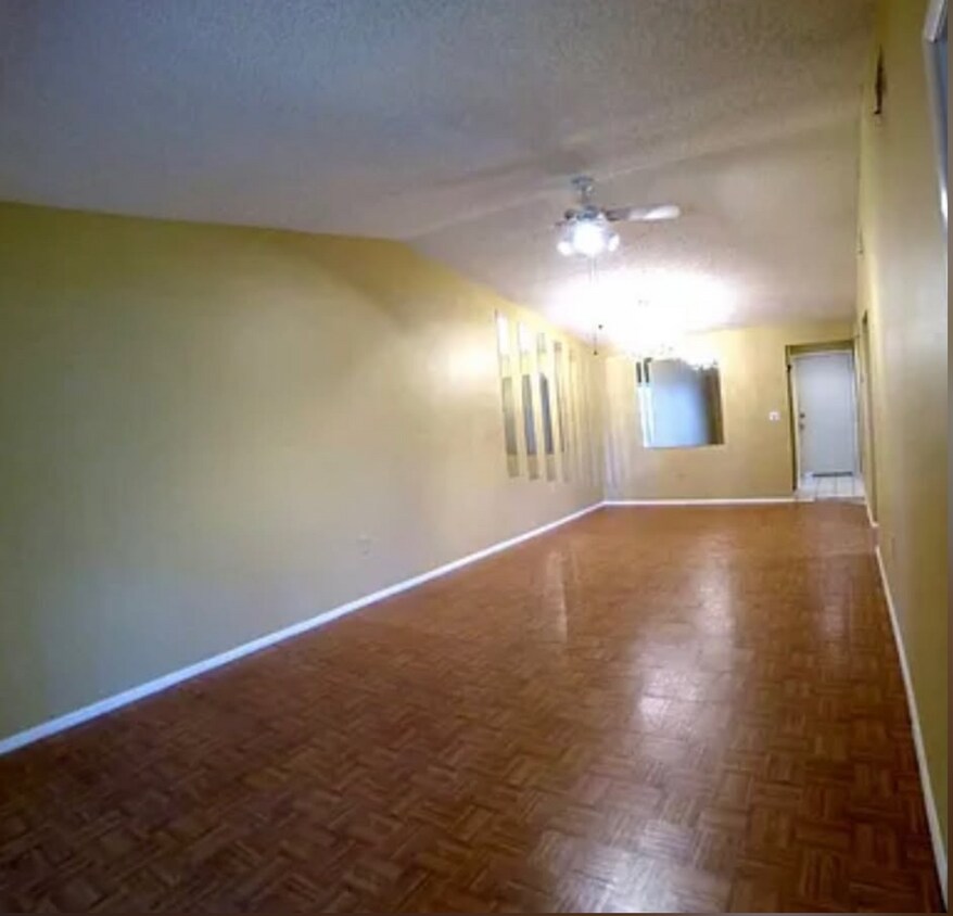 Building Photo - 1912 Peppermill Dr