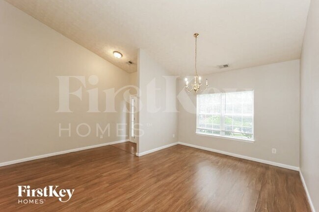 Foto del edificio - 5713 Old Carriage Dr