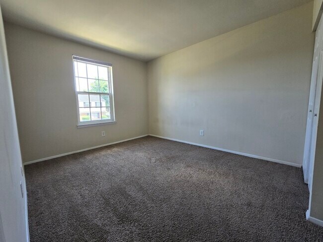 Foto del edificio - 405 Roxana Rd