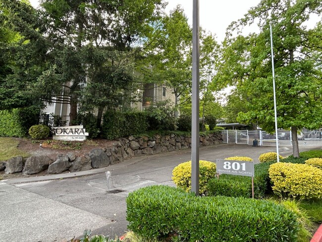 Building Photo - 1B, 1BA Modern Condo at Bokara By The Lake...
