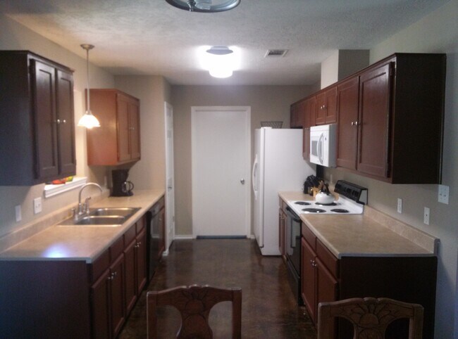 Building Photo - 1225 Boenig Dr