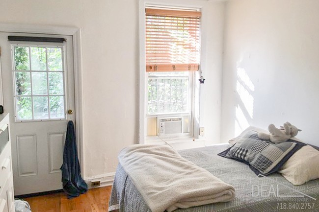 Foto del edificio - Outstanding 2BR in Park Slope with garden!