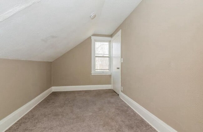 Foto del edificio - 4244 Laurel Ave