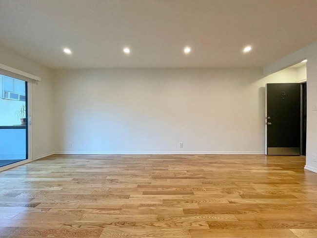 Building Photo - You will not want to miss out on this oppo...