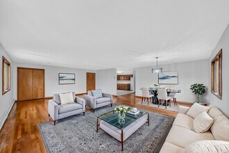 Building Photo - 612 72nd St