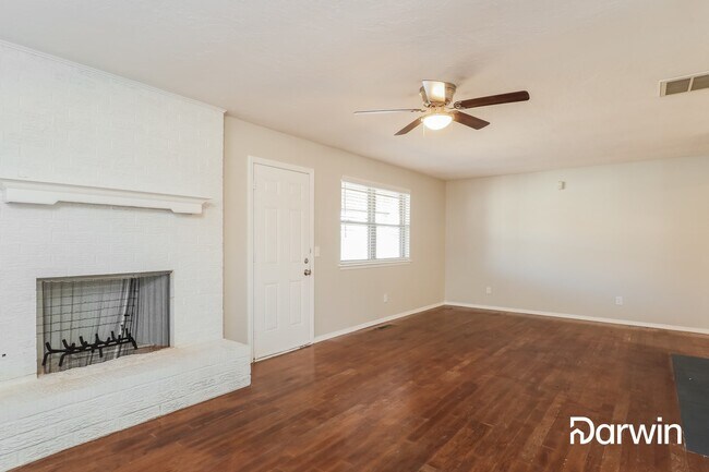 Building Photo - 10215 Exter Ave