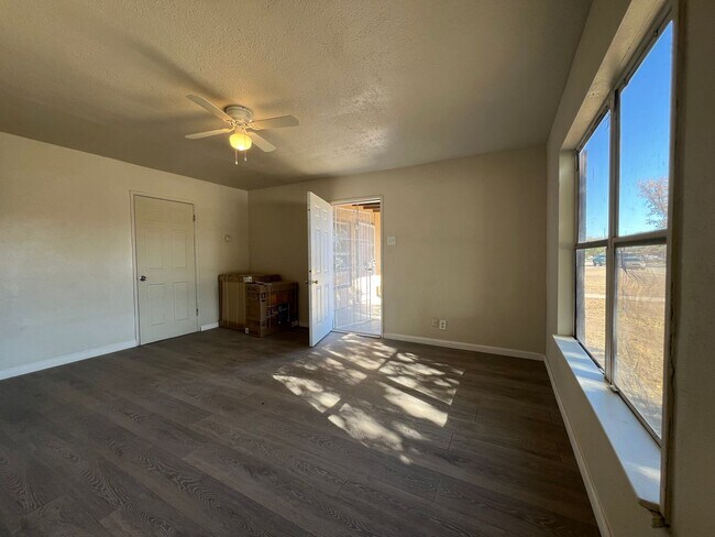 Building Photo - 1510 W Yucca Ave