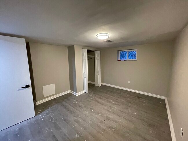 Building Photo - 227 E 141st Pl