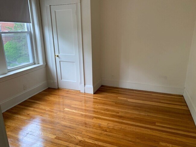 Building Photo - Avl NOW - No Fee! Spacious 2BR near Cleveland Circle, BC, B/C/D trains