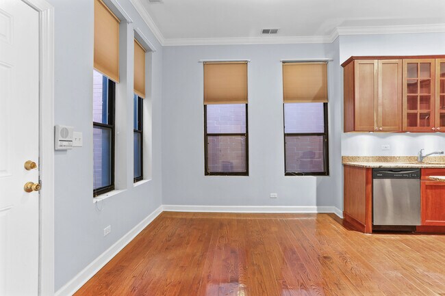 Foto del edificio - 2672 N Halsted St