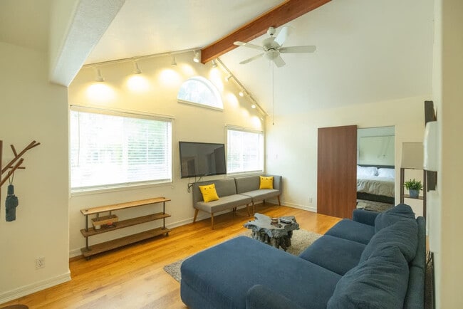 Building Photo - 292 Bell Ln