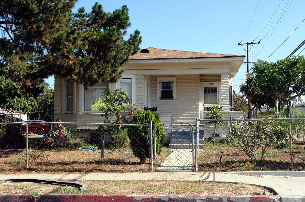 Building Photo - 10419 Yukon Ave