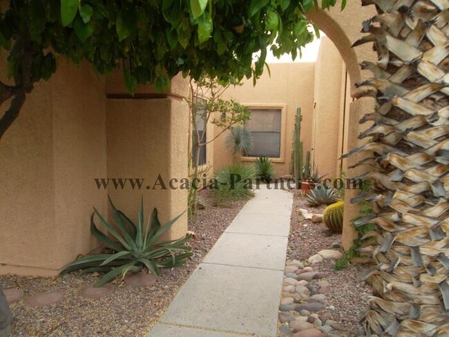 Foto del edificio - 2 bed PLUS a Den-Quiet Townhouse Community