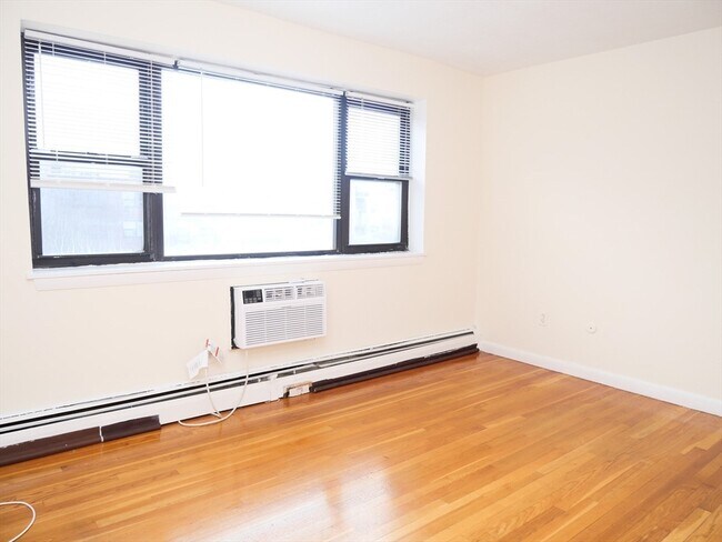 Foto del edificio - 1033 Commonwealth Ave