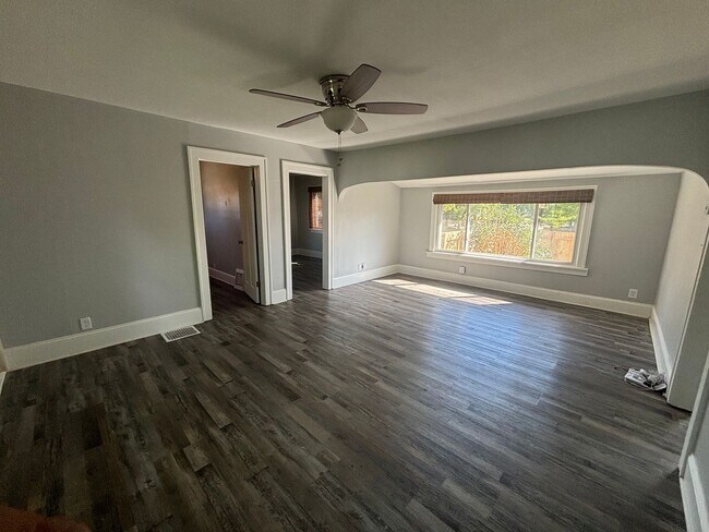 Building Photo - Pet Friendly Single Family home