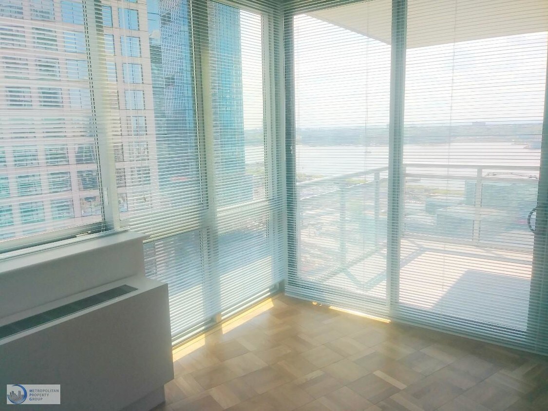 Foto principal - 485 W 37th St