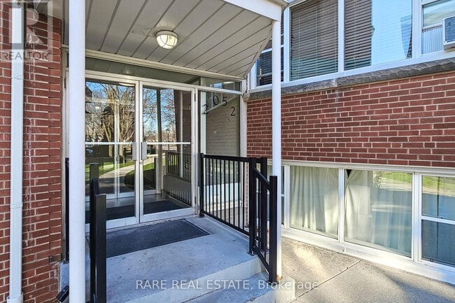 Building Photo - 2052 Courtland Dr