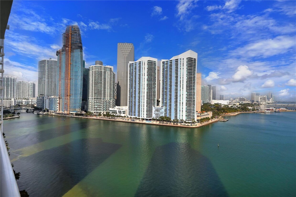 Foto principal - 848 Brickell Key Dr