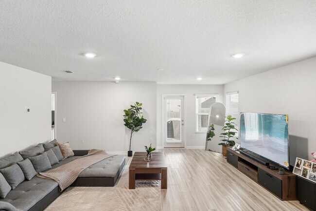 Foto del edificio - 526 Mary Lou Way