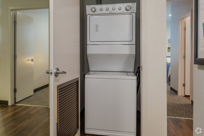 2HAB, 2BA - 800 ft² - Fifteen51