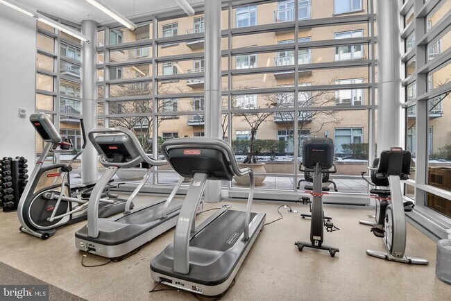 Foto del edificio - 6506 America Blvd