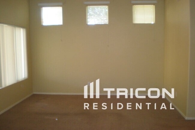 Building Photo - 3118 N 129th Dr