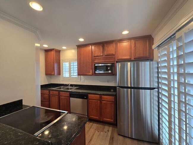Foto del edificio - 1 BD / 1 BTH Home on Hornblend with Parking in Pacific Beach San Diego