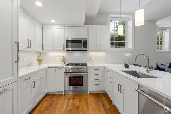 Building Photo - 1248 Beacon St