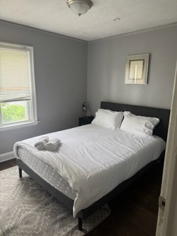 Foto del edificio - 2-Bedroom Duplex in Detroit's Heart – Comfort Meets Convenience!