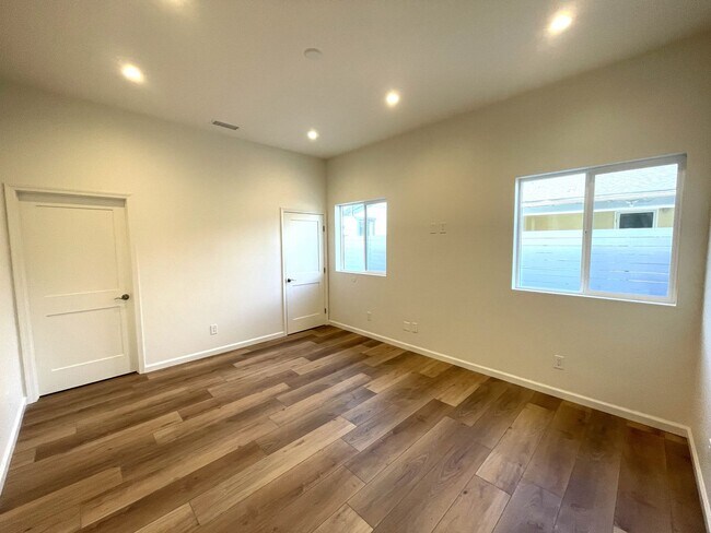 Building Photo - New Construction: 2 Bed + 2 Bath ADU in La...