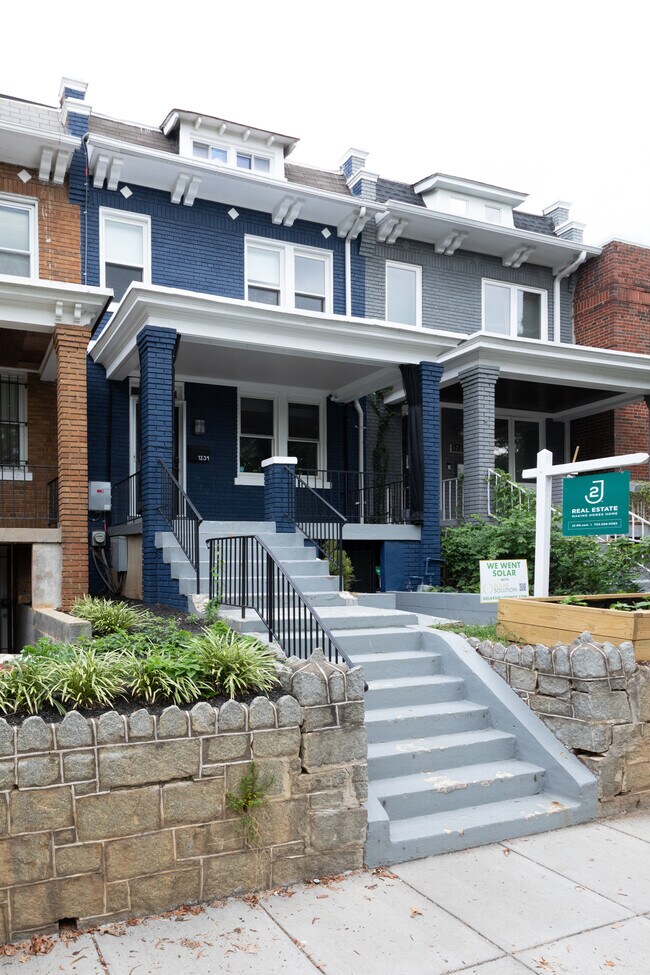 Foto del edificio - 1234 Owen Pl NE