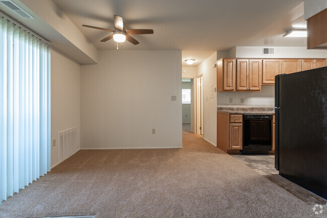 Dining Room - Long Meadows Apartments