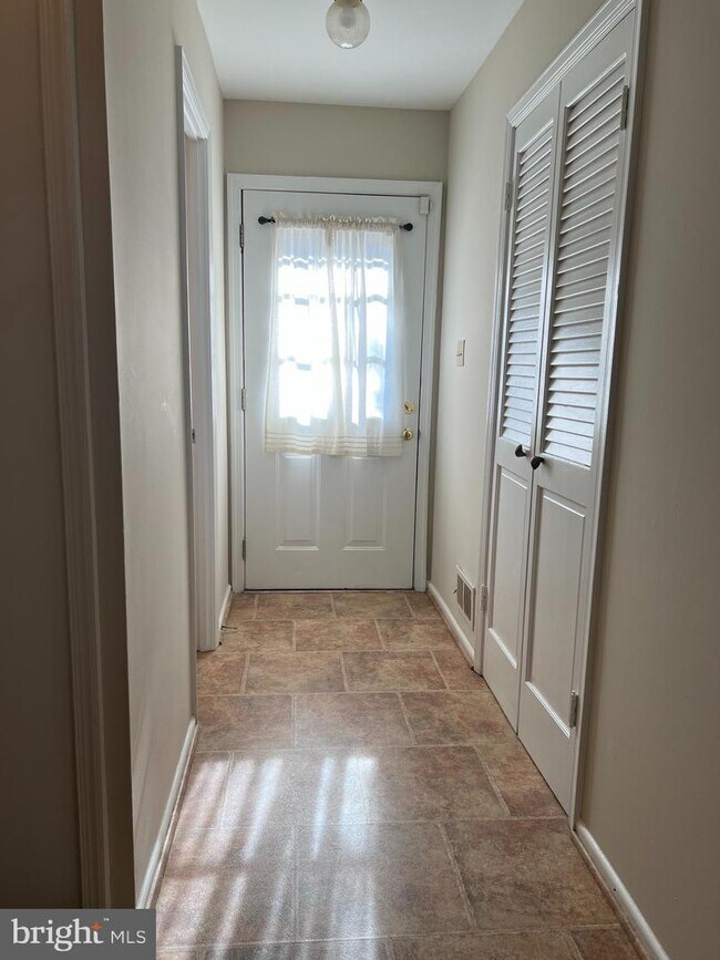 Building Photo - 5474 Midship Ct