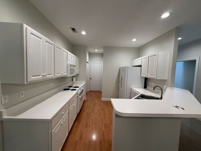 Foto del edificio - Marsh Oaks Marymount patio home with a one car garage Porter’s neck location