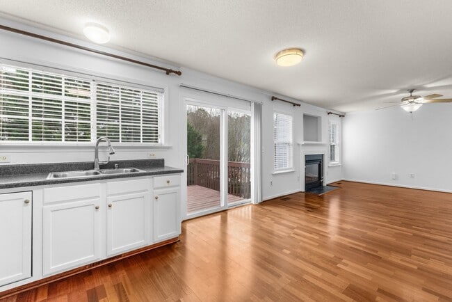 Building Photo - 129 Kellerhis Dr