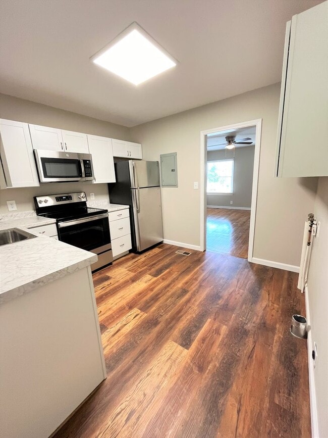 Foto del edificio - 204 SE Lakewood Dr