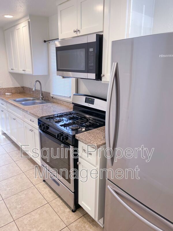 Building Photo - 129 S 11th St