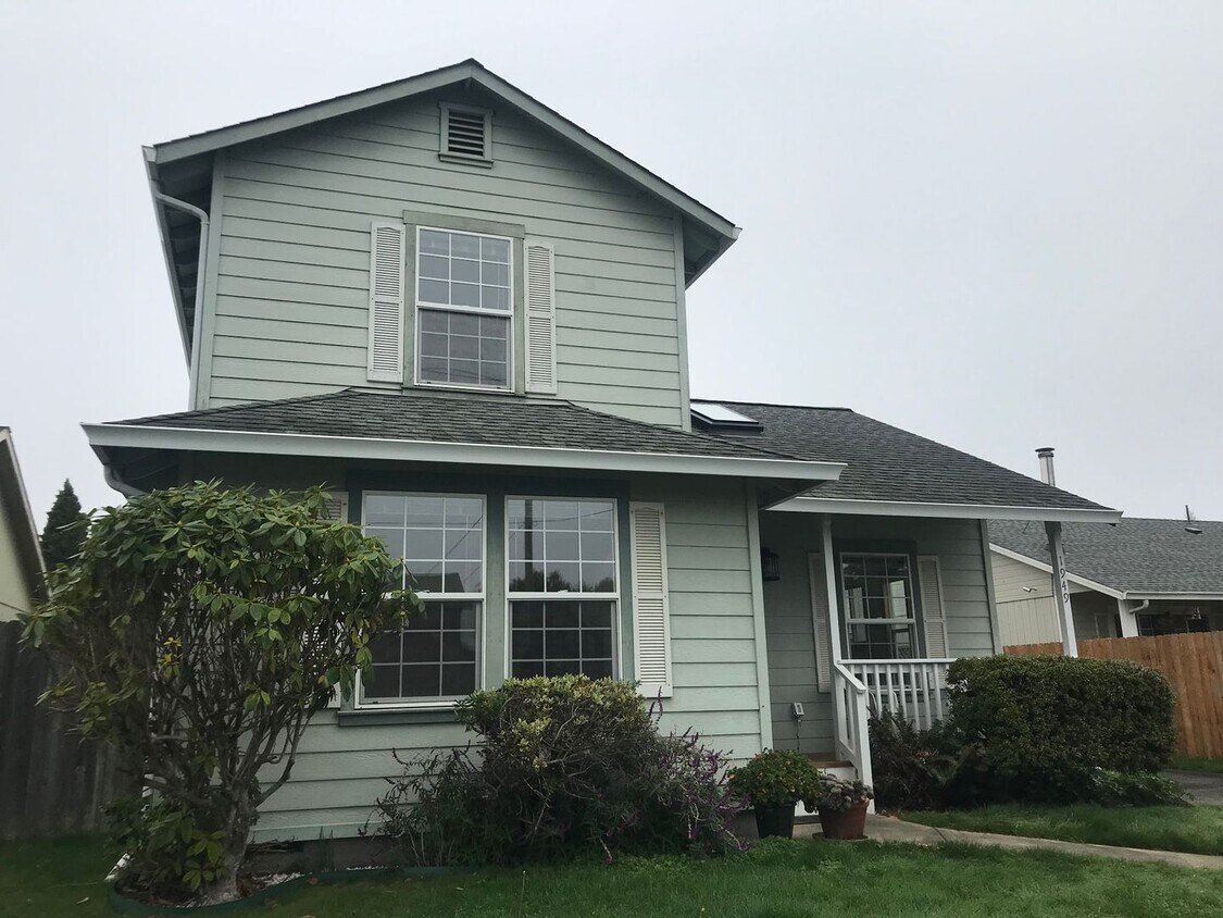 1949 S Gwin Apartment for Rent in McKinleyville, CA