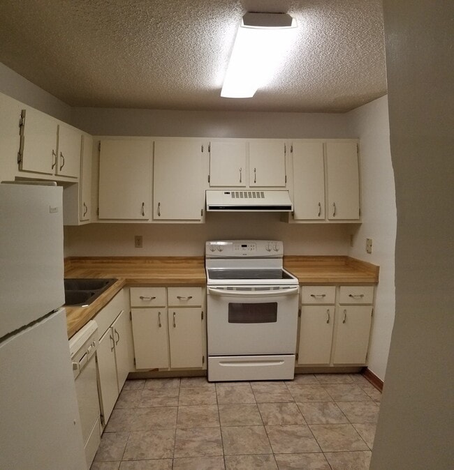 Building Photo - 2701 NE 10th St